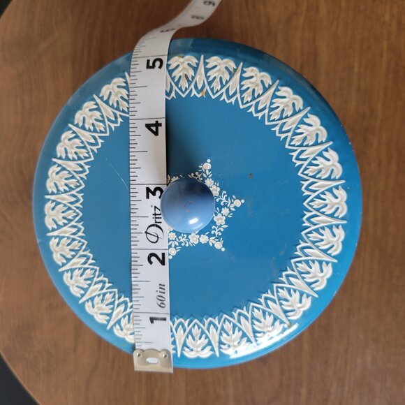 Vintage 1950’s Round Blue/Ivory Tin Canister, Made in England, Greek Goddess - Picture 6 of 6